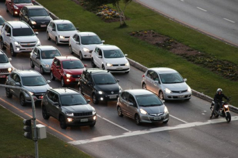 Notícia - Automóveis emplacados têm redução de 5,53% no IPVA para 2021