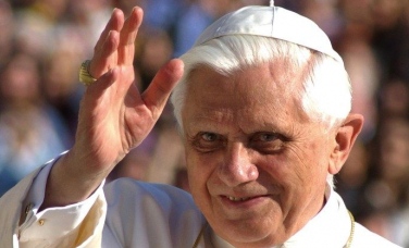 Notícia - Aos 95 anos, morre Papa Bento XVI