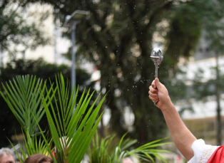 Notícia - Católicos se preparam para o início da Semana Santa