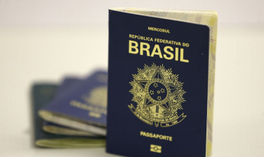 Notícia - Fila para emissão do passaporte passa de 108 mil pessoas