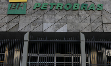 Notícia - Petrobras aprova nova diretriz de formação de preços dos combustíveis