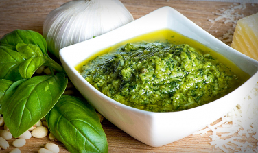 Notícia - Saimon Novack ensina a preparar o Pesto Artesanal de Basílico