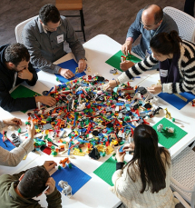 Notícia - Capacitação na Acic utiliza metodologia LEGO Serious Play