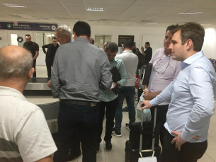 Notícia - Deputado e prefeitos, vítimas da vez do impasse no aeroporto (VÍDEOS)