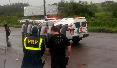 Notícia - Presos do semiaberto são flagrados com maconha, celulares e dinheiro na BR-101