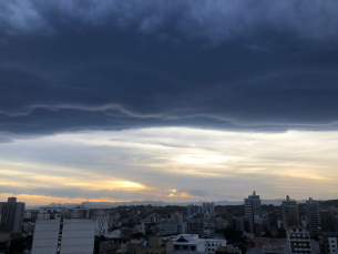 Notícia - Próximas horas com vento e chuva no Sul de SC