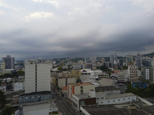 Notícia - Terça-feira com clima abafado e possibilidade de chuva à tarde