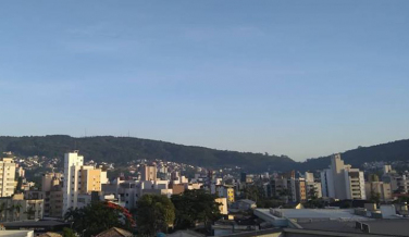 Notícia - Termômetros sobem e podem bater 36º a tarde