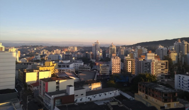 Notícia - Frente fria chega amanhã a noite