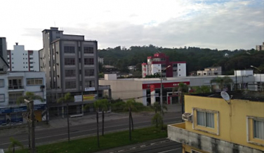 Notícia - Sexta-feira abafada e com chance de chuva