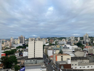 Notícia - Sexta-feira de tempo nublado, aberturas de sol e risco de chuva (ÁUDIO)