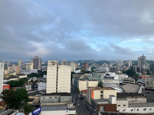 Notícia - Segunda de tempo bom e calor; frente fria chega na quinta