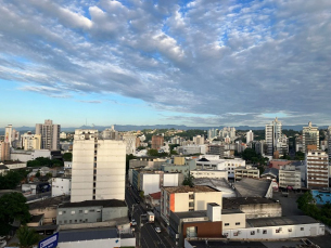 Notícia - Sol prossegue nesta quinta-feira, mas chance de chuva aumenta (ÁUDIO)