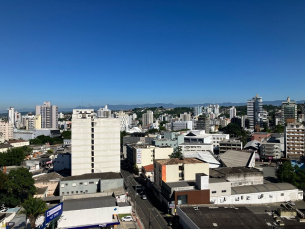 Notícia - Semana de sol e forte calor na região; domingo marca a chegada de uma frente fria