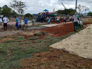 Notícia - Cenário é de muito barro e retoques faltando, mas segue a promessa do Parque Altair Guidi