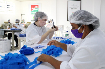 Notícia - Mil máscaras são produzidas por dia no Centro Cultural Jorge Zanatta