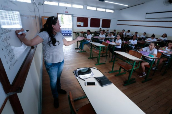 Notícia - Nova remuneração mínima para o magistério estadual começa a ser paga no estado