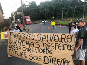 Notícia - Em protesto, moradores do Renascer bloqueiam a Luiz Rosso (VÍDEOS)