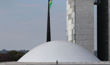 Notícia - Senado aprova realocação de verba para piso da enfermagem