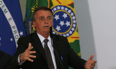 Notícia - Bolsonaro passa por exames para investigar soluços