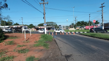 Notícia - Atenção, motoristas: DTT bloqueia trânsito na rotatória do 28° GAC