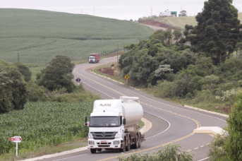 Notícia - Governo entrega mais 7 km restaurados na BR-470 de SC