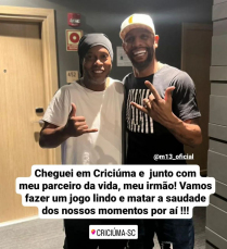 Notícia - Ronaldinho e Maicon já estão em Criciúma para o Jogo das Estrelas