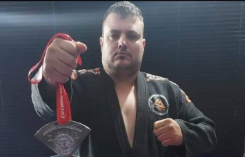 Notícia - Atleta de jiu-jitsu araranguaense busca ajuda para competir em mundial