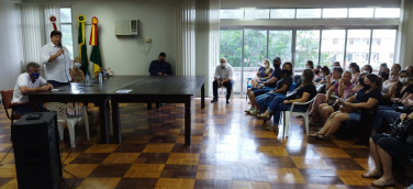 Notícia - Administração e professores dialogam sobre piso do magistério em Turvo