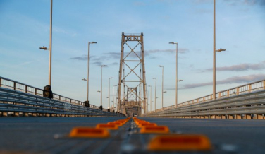 Notícia - Ponte Hercílio Luz volta a ser aberta depois de quase três décadas (VÍDEO)