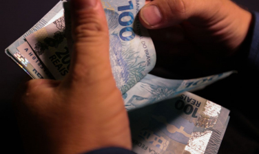 Notícia - Brasileiros já pagaram mais de R$ 1 trilhão em impostos este ano