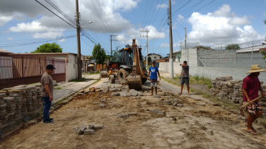 Notícia - Secretaria de Serviços Urbanos de Içara recupera mais de 32 mil m² de lajota