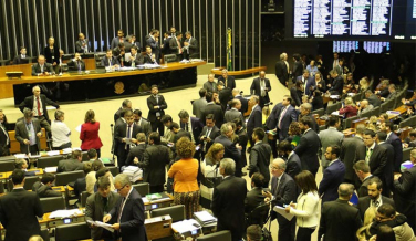 Notícia - Câmara aprova mudanças em regras de pensão e para mulheres