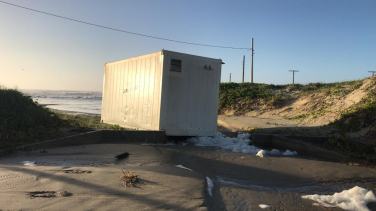 Notícia - Com a ressaca, o mar lavou a orla no Rincão (VÍDEOS)