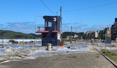 Notícia - Marinha alerta sobre vento e mar agitado na região