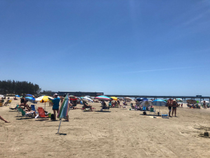 Notícia - Veranistas aproveitam domingo de calor em Balneário Rincão 