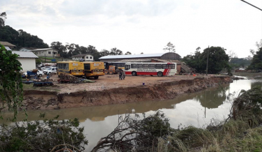 Notícia - Fomos até o local em que a água arrastou um ônibus (VÍDEO)