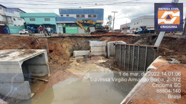 Notícia - Trecho da rua Henrique Lage é interditado pela Defesa Civil