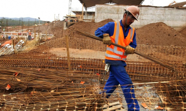 Notícia - Confiança da construção cresce 3,7 pontos em outubro, diz FGV