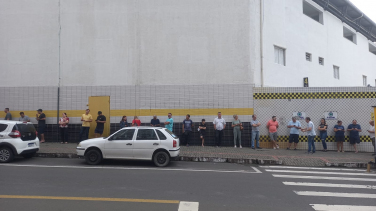 Notícia - Fila é registrada para retirada de ingressos infantis no Majestoso (VÍDEO) 