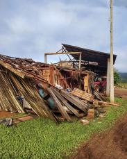 Notícia - Veja rastro de destruição deixado por tornado em Praia Grande (FOTOS VÍDEOS)