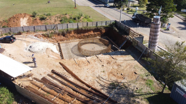 Notícia - Obras da réplica da Torre de Pisa avançam em Pedras Grandes