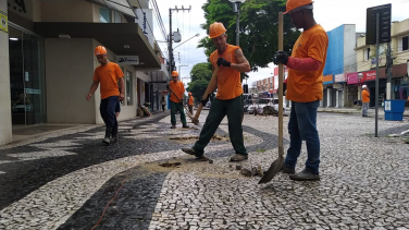 Notícia - Tapumes começam a ser instalados na obra do calçadão