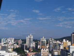 Notícia - Semana começa com tempo encoberto e risco de chuva em Criciúma e região