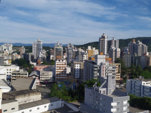 Notícia - Terça-feira começa com sol entre nuvens, mas tem risco de chuva no fim do dia