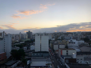 Notícia - Terça-feira com temperaturas amenas e chance de chuva