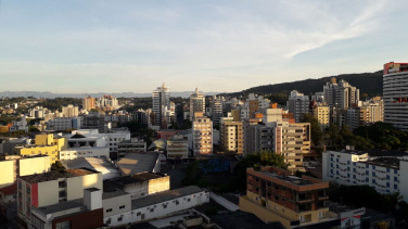 Notícia - Chuva chega nesta sexta. No domingo, sol e frio