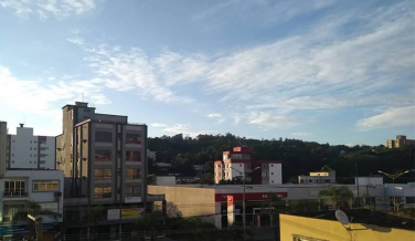 Notícia - Fim de semana sem chuva e temperaturas mais elevadas