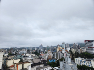 Notícia - ((Áudio)) Céu nublado e temperatura amena na região