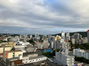 Notícia - Márcio Sônego: tempo nublado com aberturas de sol nesta sexta-feira; chuva somente no sábado (ÁUDIO)